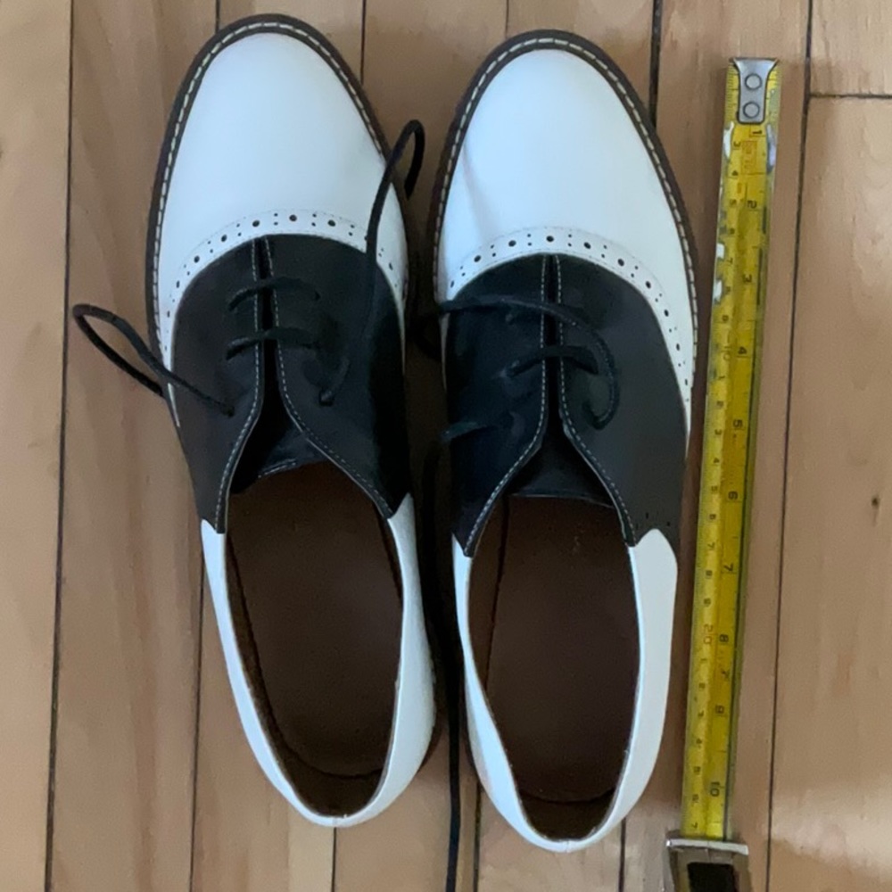 Saddle shoes